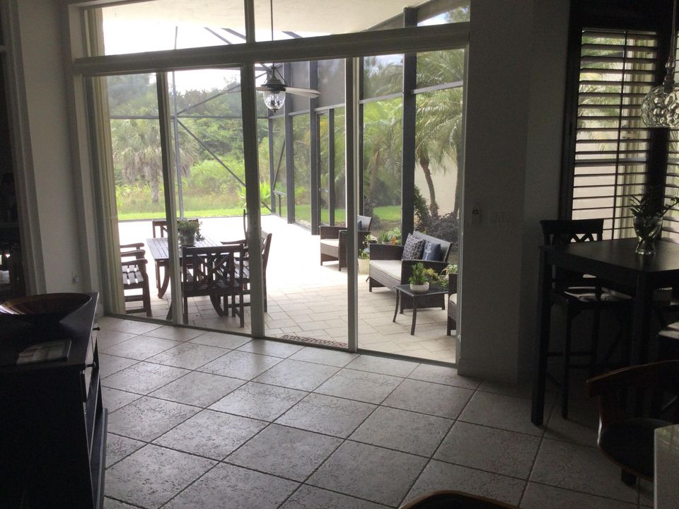 Под контрактом: $5,800 (2 спален, 2 ванн, 1851 Квадратных фут)