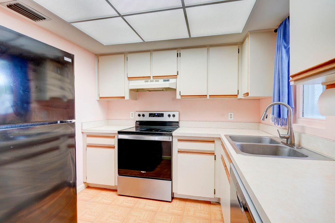 For Sale: $169,900 (2 beds, 2 baths, 874 Square Feet)