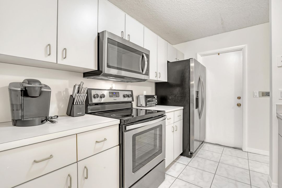 For Rent: $4,900 (3 beds, 2 baths, 1661 Square Feet)