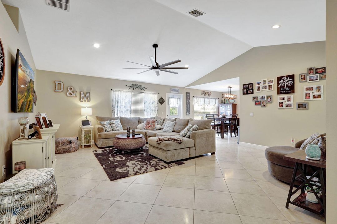 For Sale: $390,000 (3 beds, 2 baths, 1605 Square Feet)