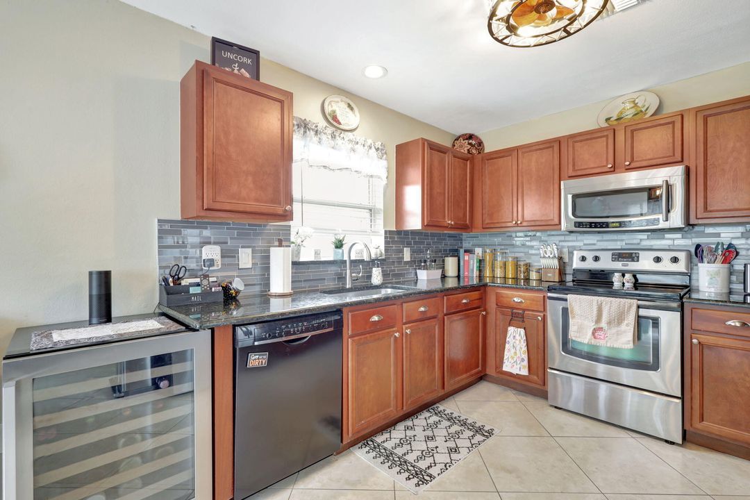 For Sale: $390,000 (3 beds, 2 baths, 1605 Square Feet)