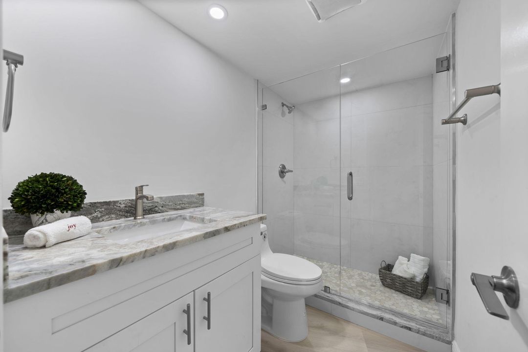 For Sale: $380,000 (2 beds, 2 baths, 1225 Square Feet)