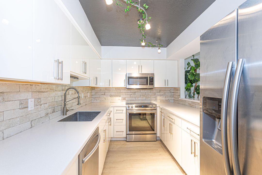 For Sale: $259,900 (2 beds, 2 baths, 1629 Square Feet)