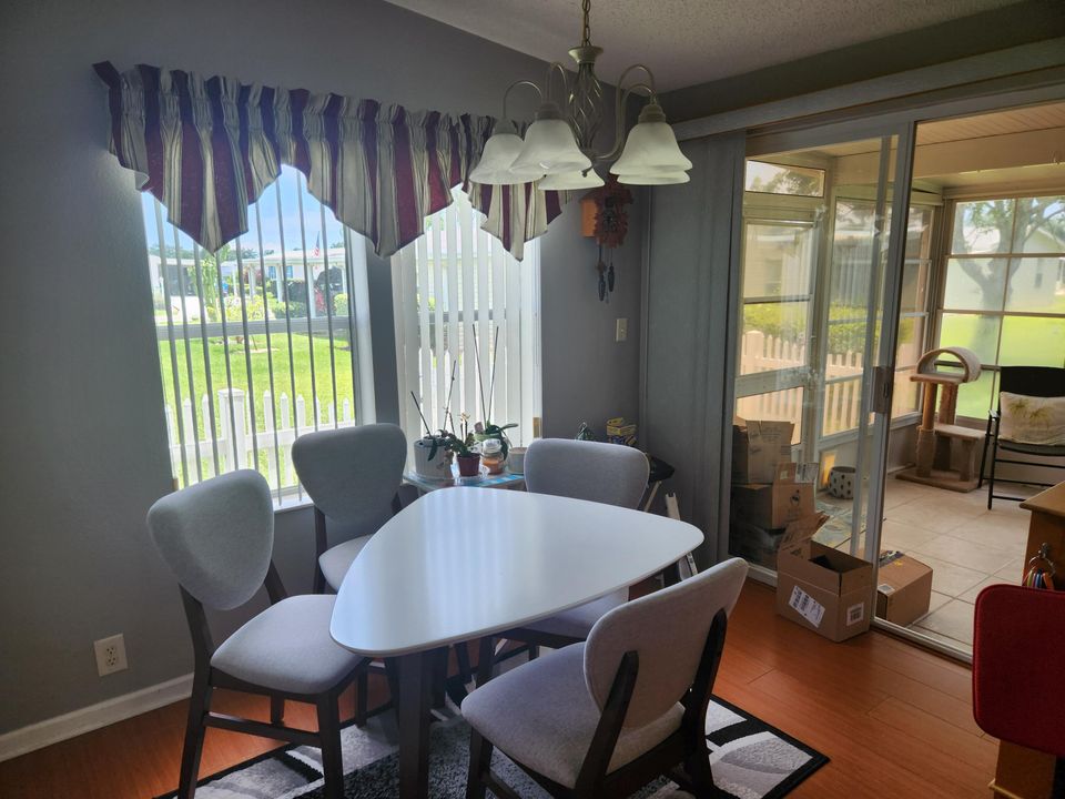 Active With Contract: $129,900 (2 beds, 2 baths, 1134 Square Feet)