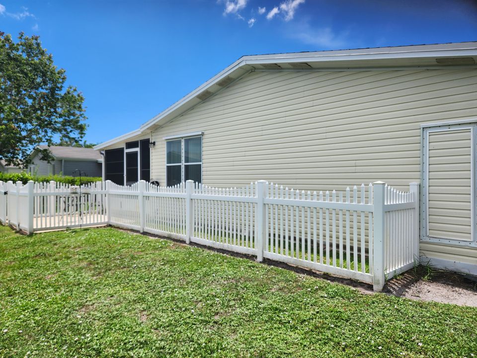 Active With Contract: $129,900 (2 beds, 2 baths, 1134 Square Feet)