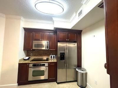 For Rent: $2,300 (2 beds, 2 baths, 1164 Square Feet)