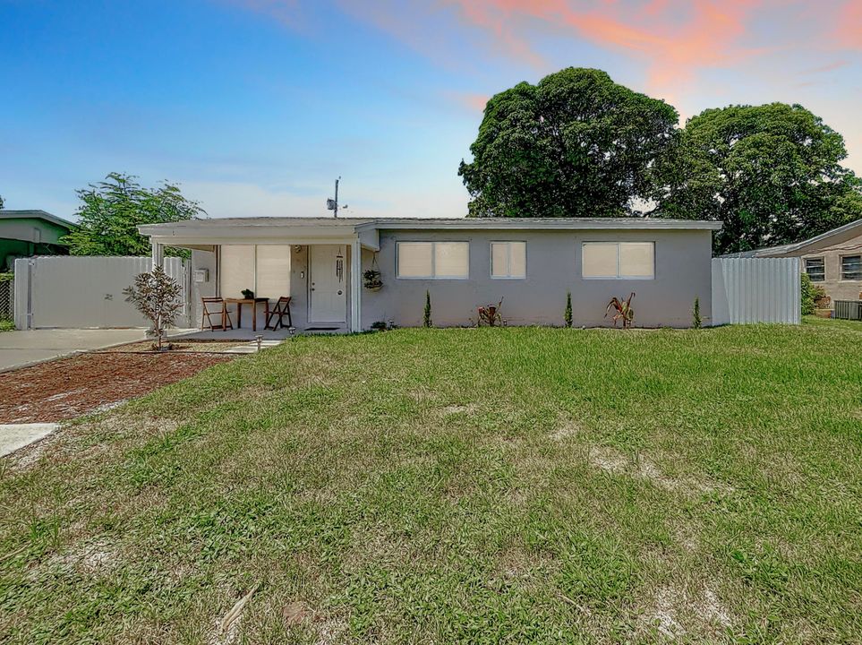 Active With Contract: $430,000 (3 beds, 2 baths, 1524 Square Feet)