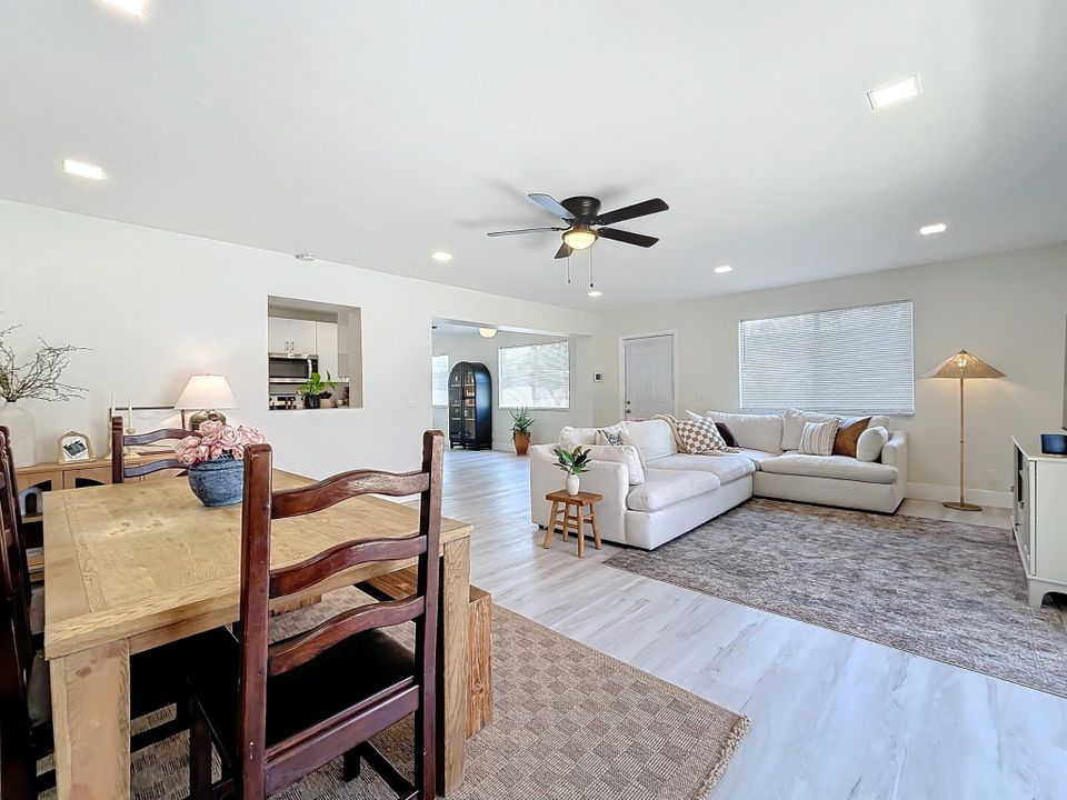 Active With Contract: $430,000 (3 beds, 2 baths, 1524 Square Feet)