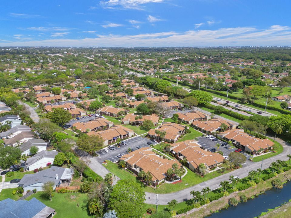 Active With Contract: $335,000 (3 beds, 2 baths, 1380 Square Feet)