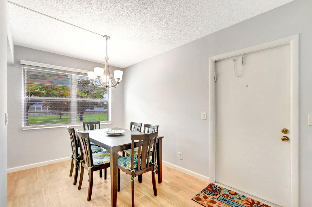 Active With Contract: $125,000 (2 beds, 1 baths, 840 Square Feet)