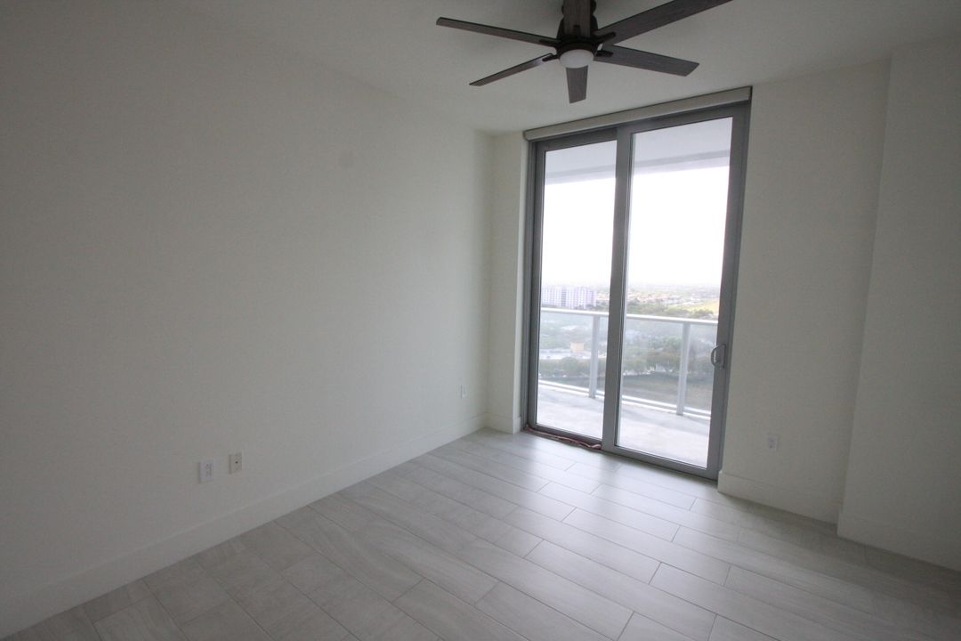 Active With Contract: $4,200 (3 beds, 3 baths, 1394 Square Feet)