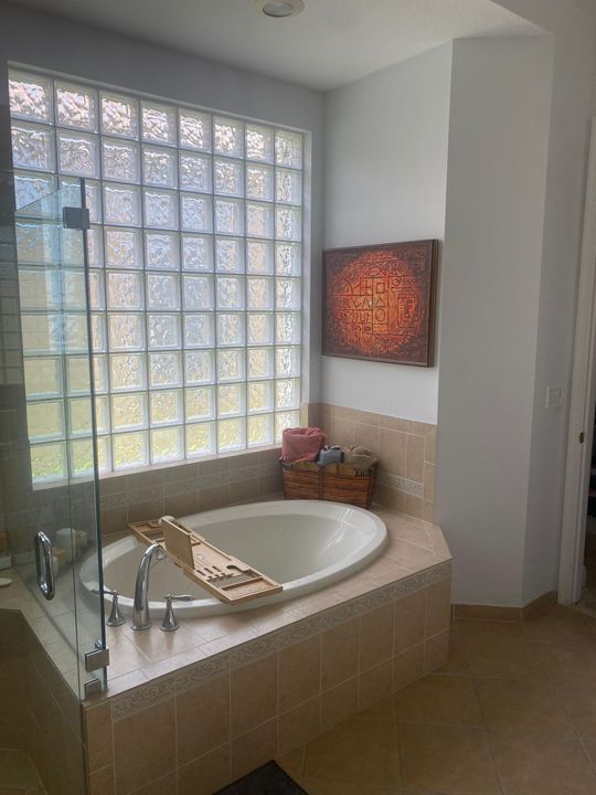 Под контрактом: $5,800 (2 спален, 2 ванн, 1851 Квадратных фут)