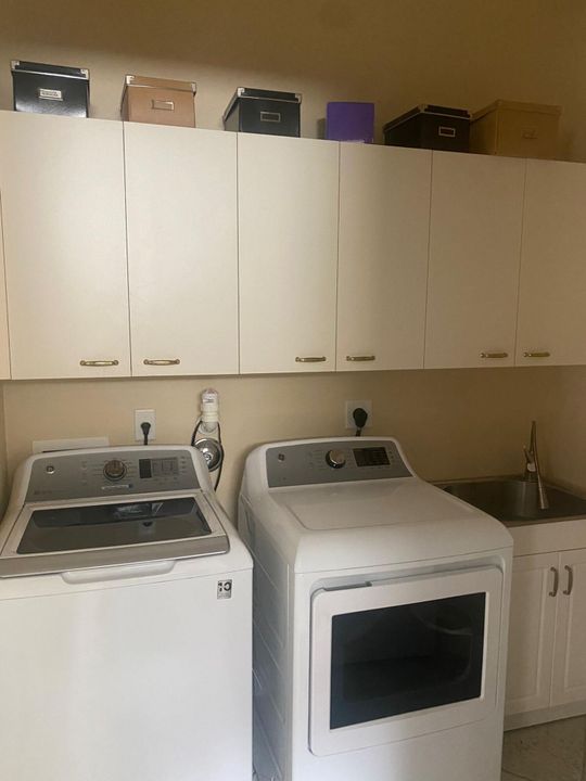 Под контрактом: $5,800 (2 спален, 2 ванн, 1851 Квадратных фут)