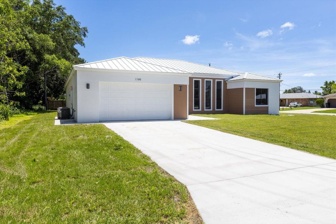 Active With Contract: $630,000 (4 beds, 3 baths, 2433 Square Feet)