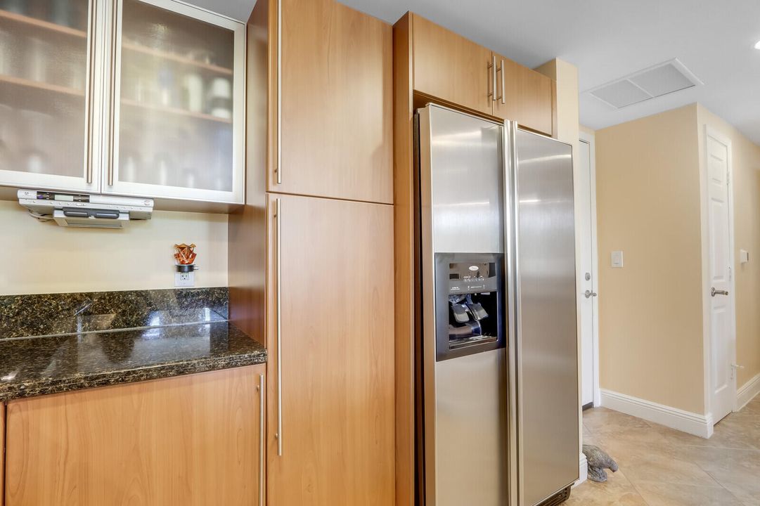 Active With Contract: $2,750 (1 beds, 1 baths, 850 Square Feet)