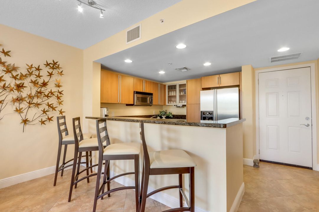 Active With Contract: $2,750 (1 beds, 1 baths, 850 Square Feet)