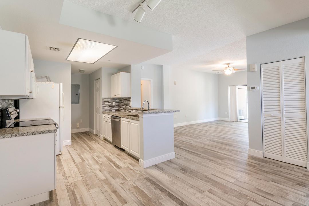 For Sale: $324,990 (2 beds, 2 baths, 1158 Square Feet)