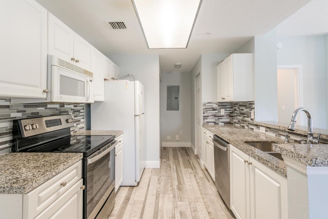 For Sale: $324,990 (2 beds, 2 baths, 1158 Square Feet)