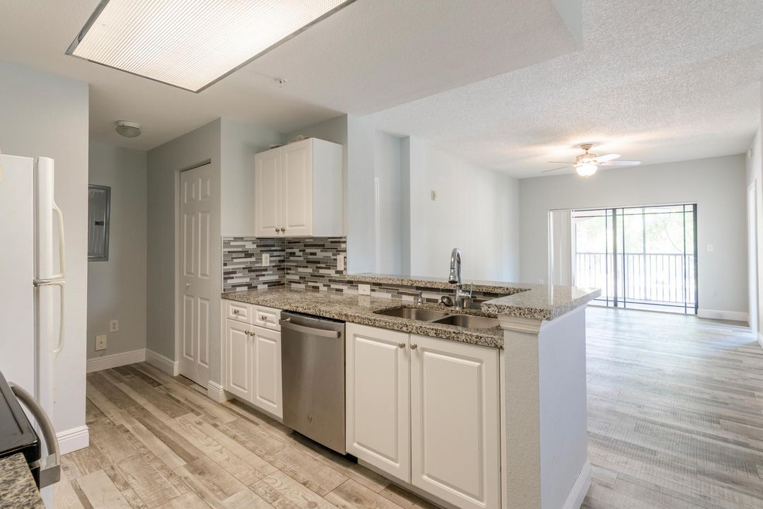 For Sale: $324,990 (2 beds, 2 baths, 1158 Square Feet)