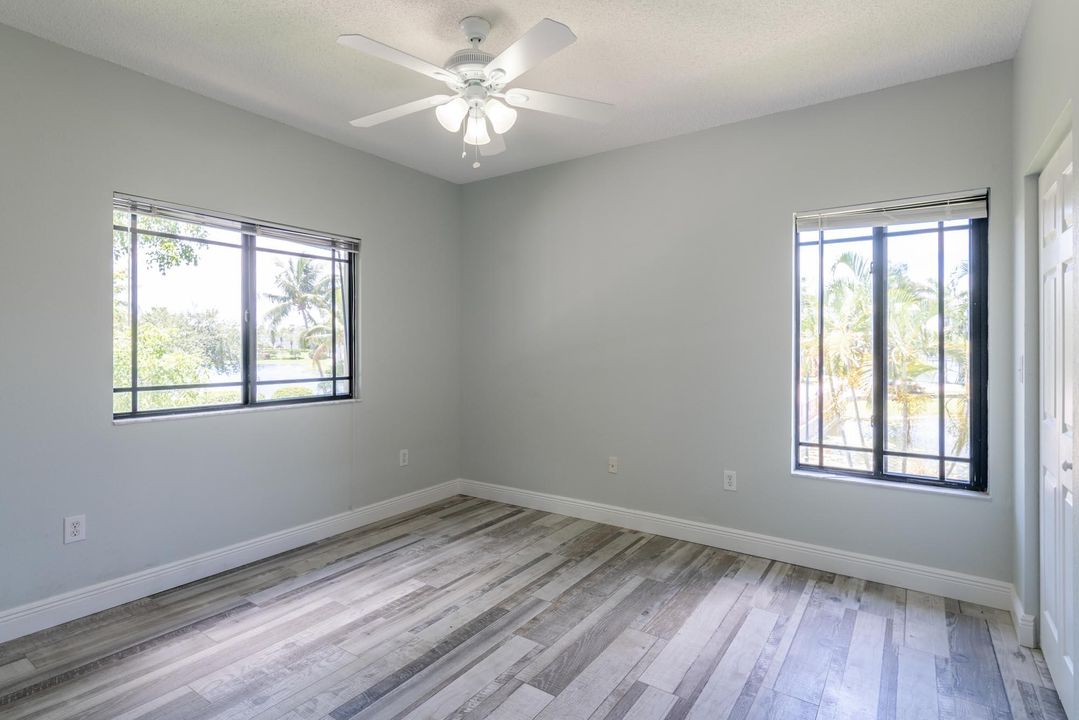 For Sale: $324,990 (2 beds, 2 baths, 1158 Square Feet)