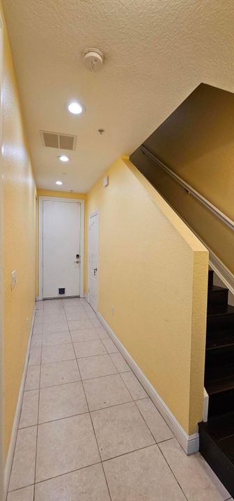 En Venta: $454,990 (3 camas, 3 baños, 1952 Pies cuadrados)