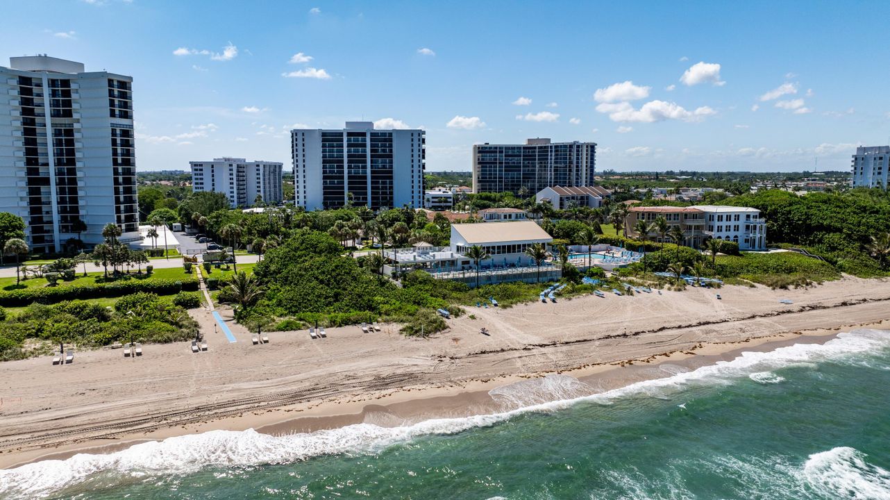 Active With Contract: $1,395,000 (3 beds, 2 baths, 2200 Square Feet)