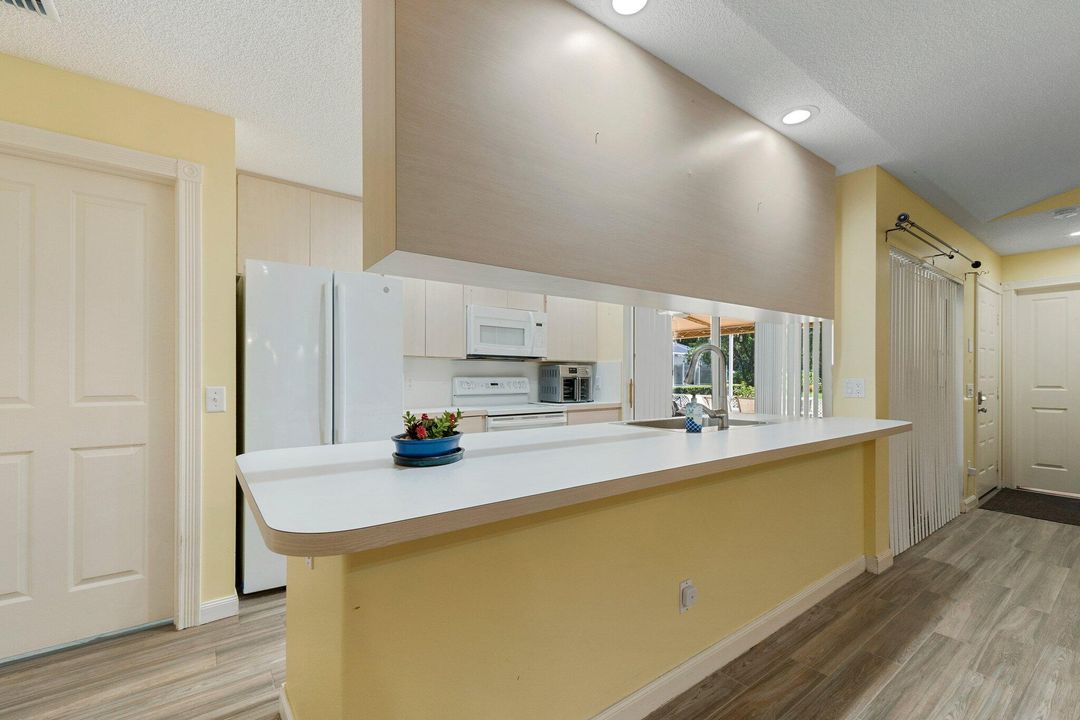 For Sale: $269,500 (2 beds, 2 baths, 1152 Square Feet)