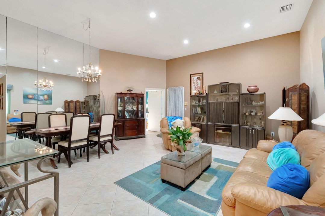 For Sale: $349,000 (2 beds, 2 baths, 1580 Square Feet)