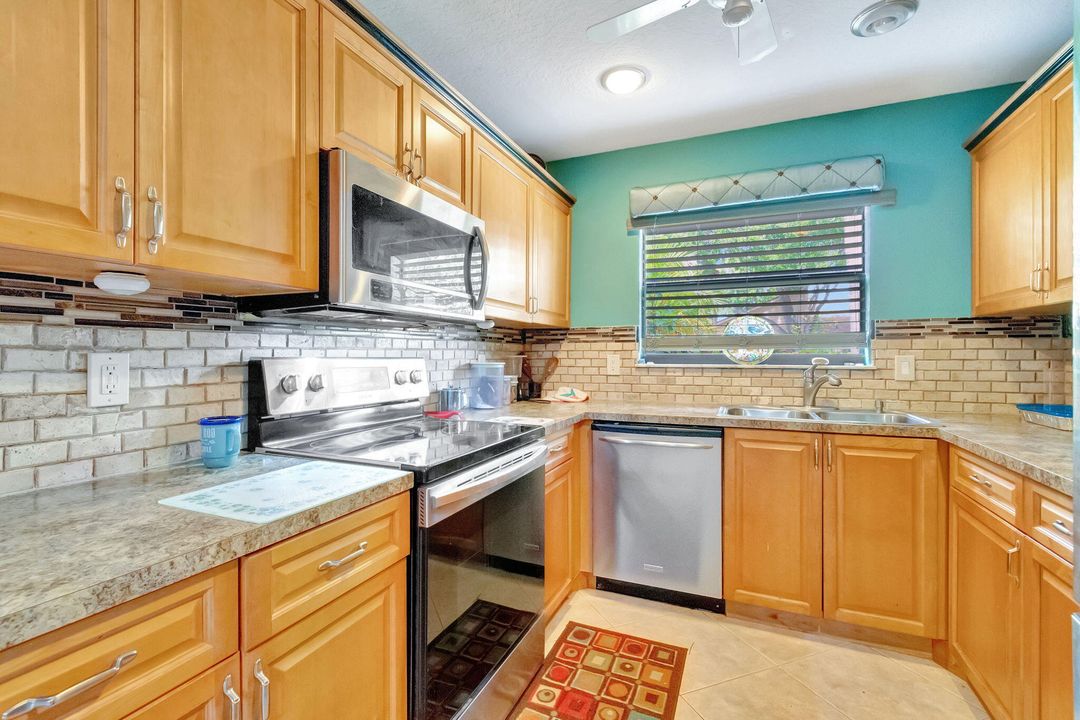 For Sale: $349,000 (2 beds, 2 baths, 1580 Square Feet)