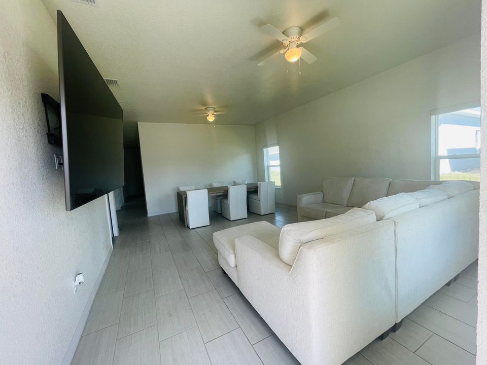 For Sale: $280,000 (3 beds, 2 baths, 1469 Square Feet)