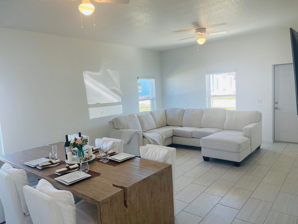 For Sale: $280,000 (3 beds, 2 baths, 1469 Square Feet)