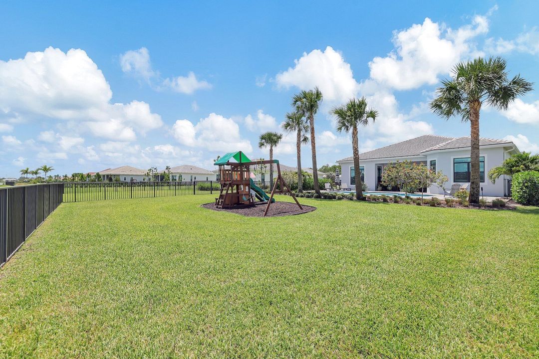 For Sale: $1,399,000 (3 beds, 3 baths, 2754 Square Feet)