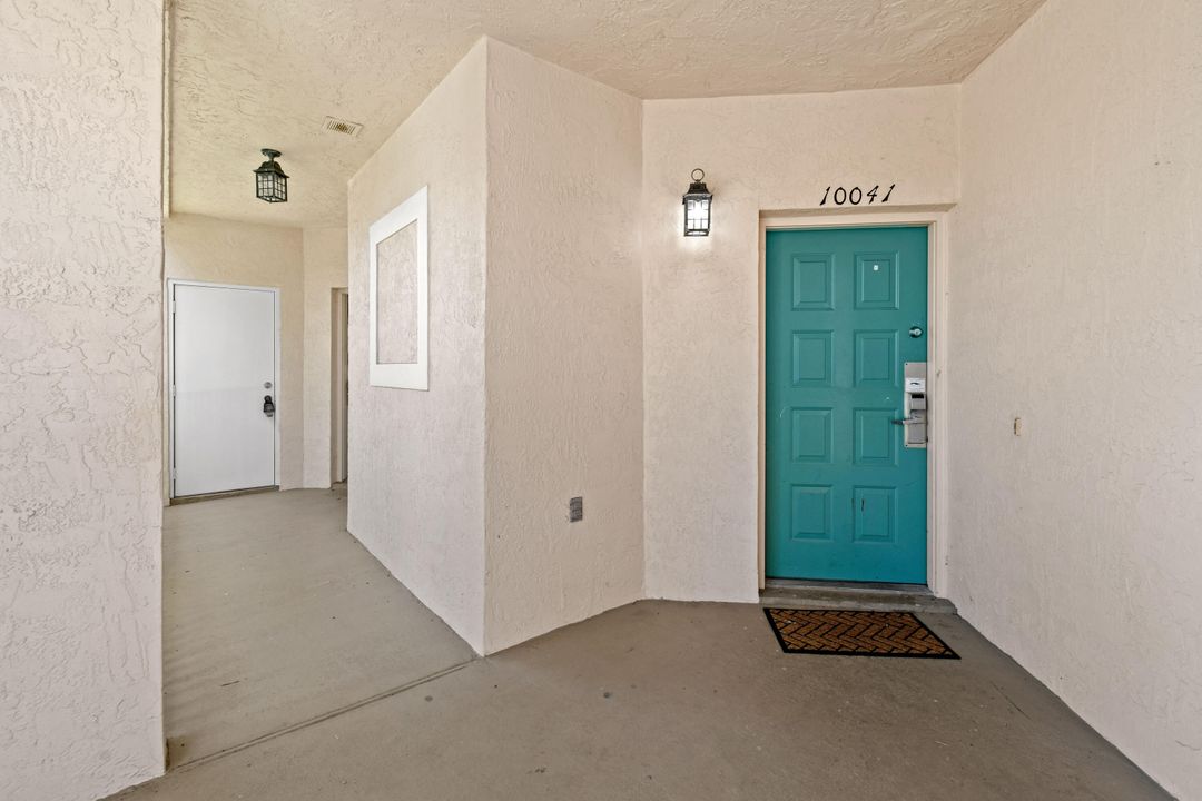 Active With Contract: $274,900 (2 beds, 2 baths, 1196 Square Feet)