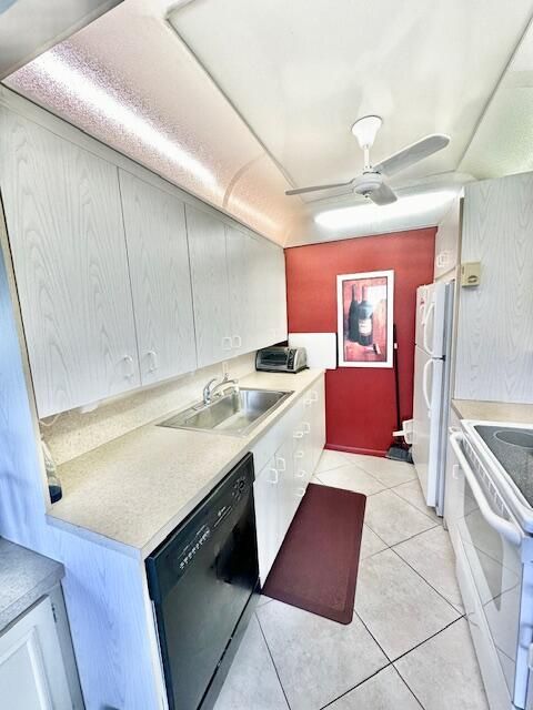 For Sale: $129,000 (2 beds, 1 baths, 880 Square Feet)