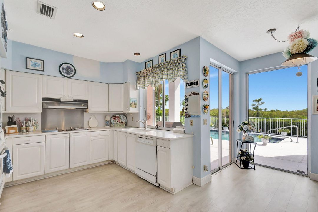 Active With Contract: $1,295,000 (3 beds, 3 baths, 2869 Square Feet)