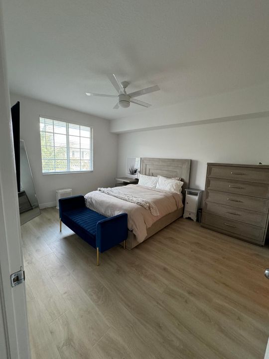 Active With Contract: $3,500 (2 beds, 2 baths, 1276 Square Feet)