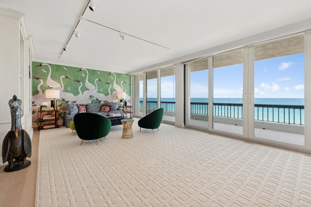 Recently Sold: $3,600,000 (2 beds, 2 baths, 2137 Square Feet)