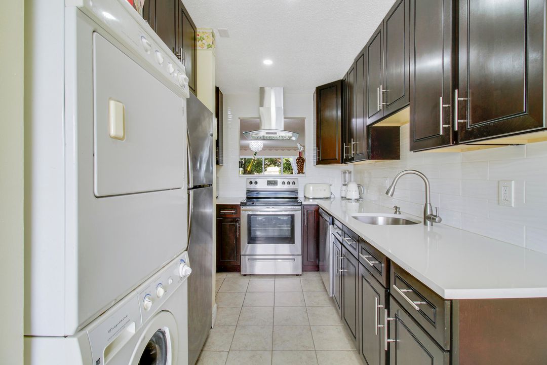 For Sale: $265,000 (2 beds, 2 baths, 1148 Square Feet)