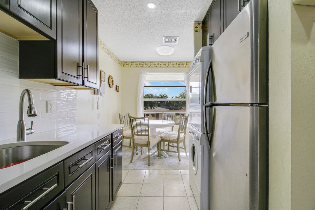 For Sale: $265,000 (2 beds, 2 baths, 1148 Square Feet)