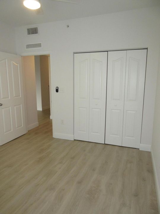 Active With Contract: $3,500 (2 beds, 2 baths, 1276 Square Feet)