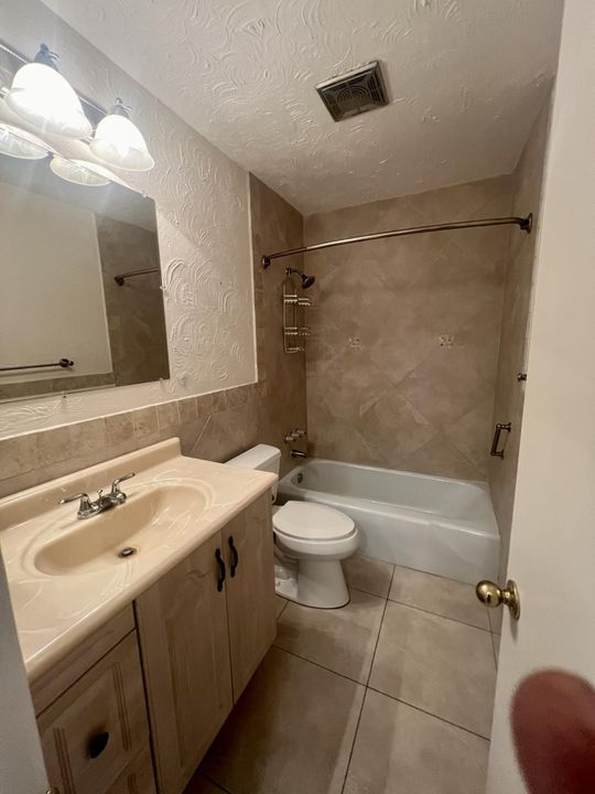 For Sale: $120,000 (2 beds, 1 baths, 966 Square Feet)