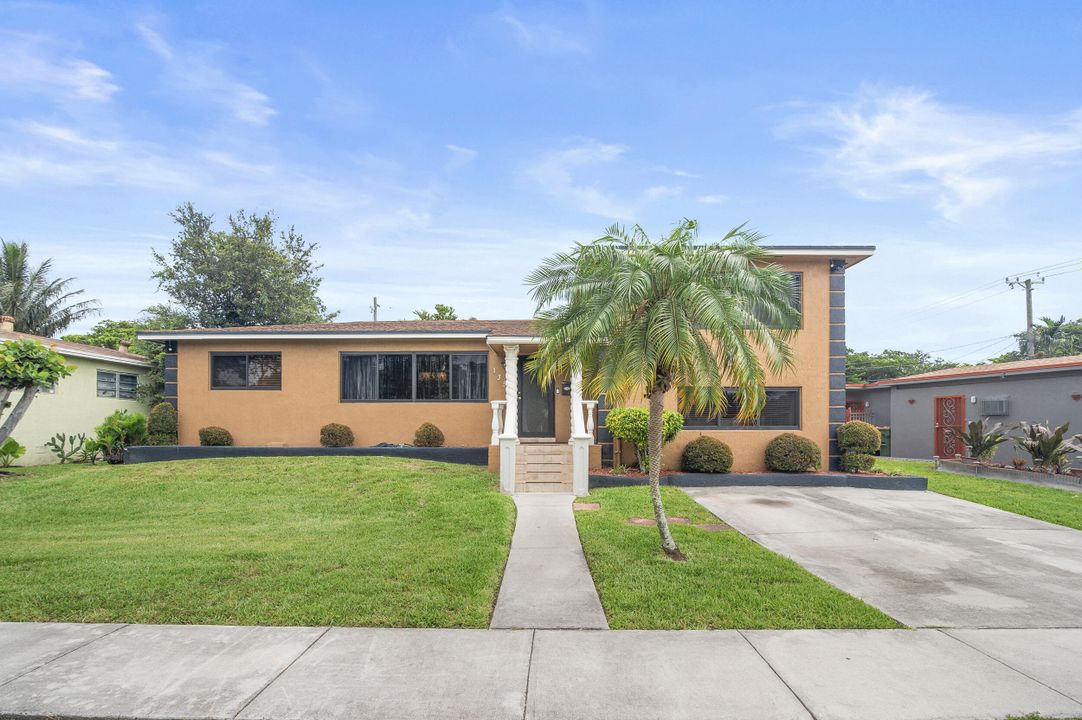 Active With Contract: $700,000 (3 beds, 2 baths, 2158 Square Feet)