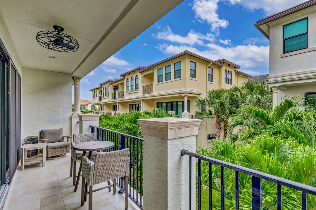 Active With Contract: $799,900 (3 beds, 3 baths, 2487 Square Feet)