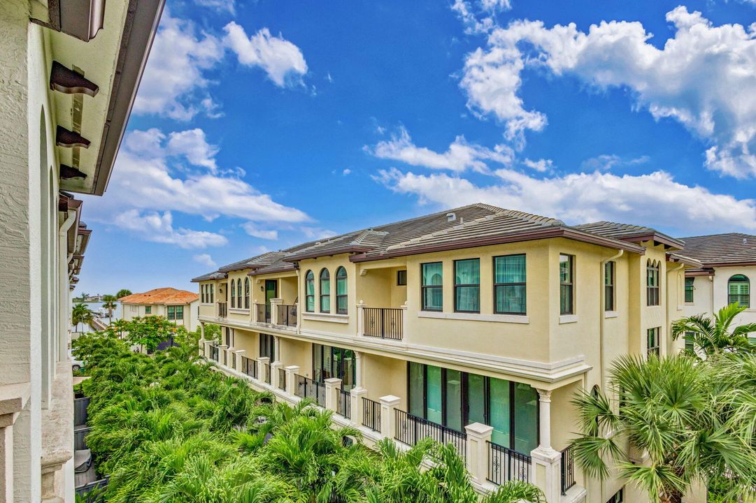 Active With Contract: $799,900 (3 beds, 3 baths, 2487 Square Feet)