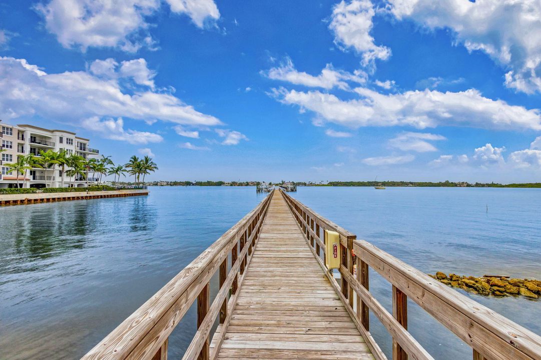 Active With Contract: $799,900 (3 beds, 3 baths, 2487 Square Feet)