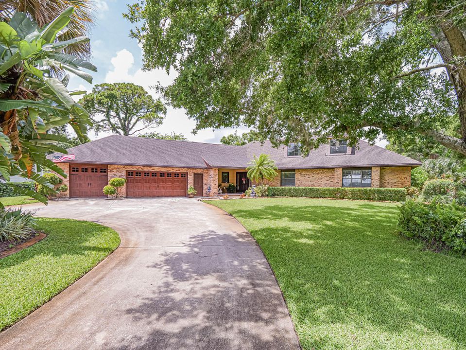 For Sale: $775,000 (3 beds, 3 baths, 2629 Square Feet)