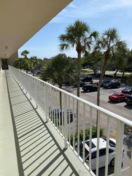 Active With Contract: $3,850 (2 beds, 2 baths, 1200 Square Feet)