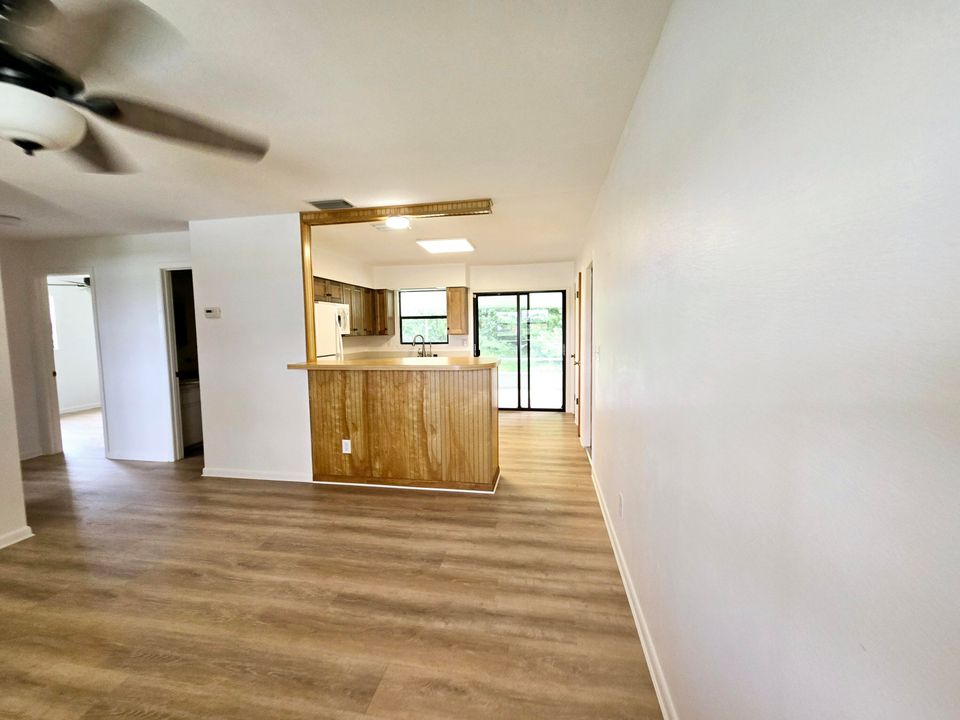 For Sale: $234,900 (2 beds, 2 baths, 780 Square Feet)