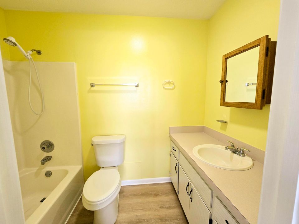 For Sale: $234,900 (2 beds, 2 baths, 780 Square Feet)