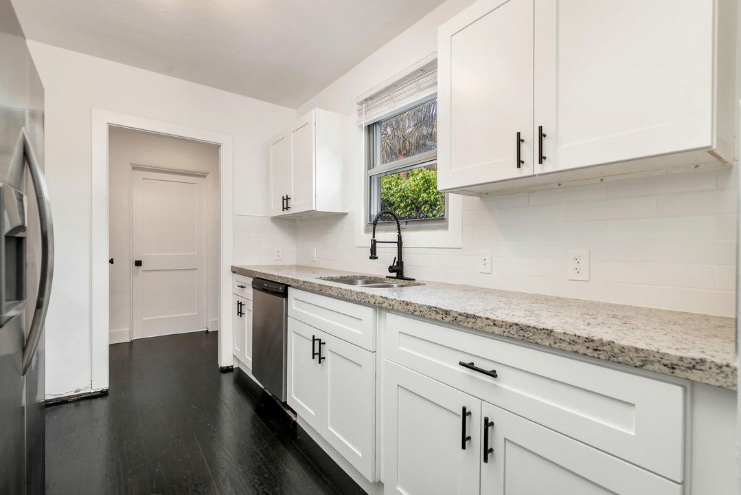 Active With Contract: $4,350 (2 beds, 1 baths, 1239 Square Feet)